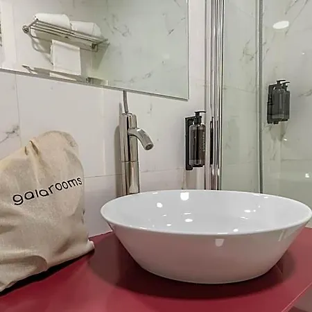 Otel Barrio Humedo By Gaiarooms *